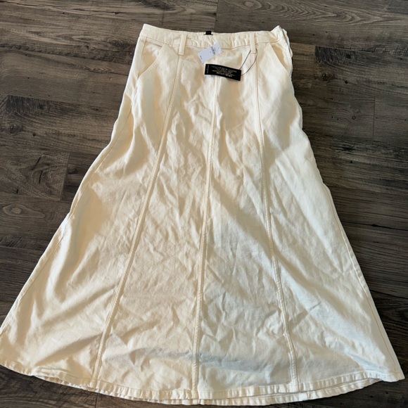 BANANA REPUBLIC NWT white jean maxi women’s skirt size 6 - Picture 1 of 3